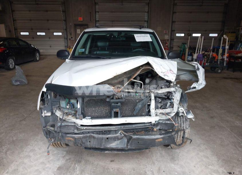 Photo 13 of 2008 Chevrolet Trailblazer LT (VIN 1GNDT13S782197008)