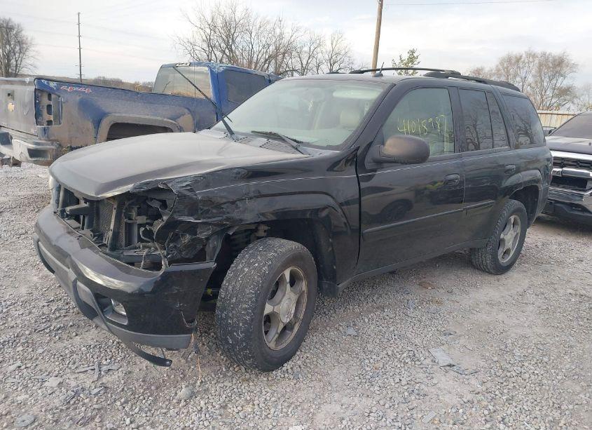 Photo 2 of 2005 Chevrolet Trailblazer LT (VIN 1GNDT13S852163106)