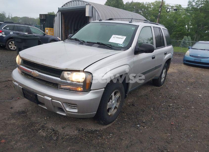 Photo 2 of 2005 Chevrolet Trailblazer LS (VIN 1GNDT13S852169584)