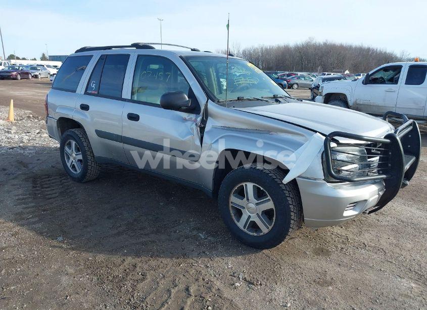 2005 Chevrolet Trailblazer LS (VIN 1GNDT13S852222235) main photo