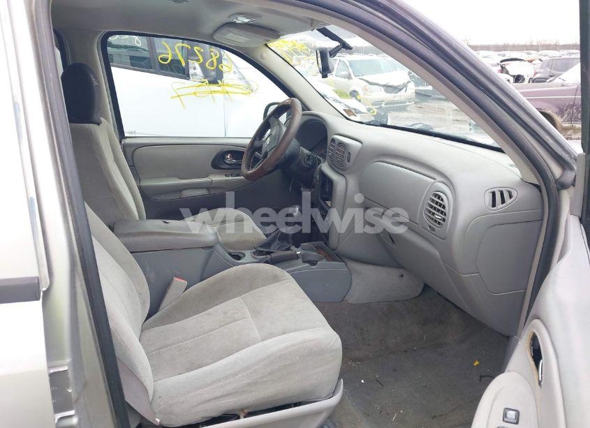 Photo 5 of 2005 Chevrolet Trailblazer LS (VIN 1GNDT13S852222235)