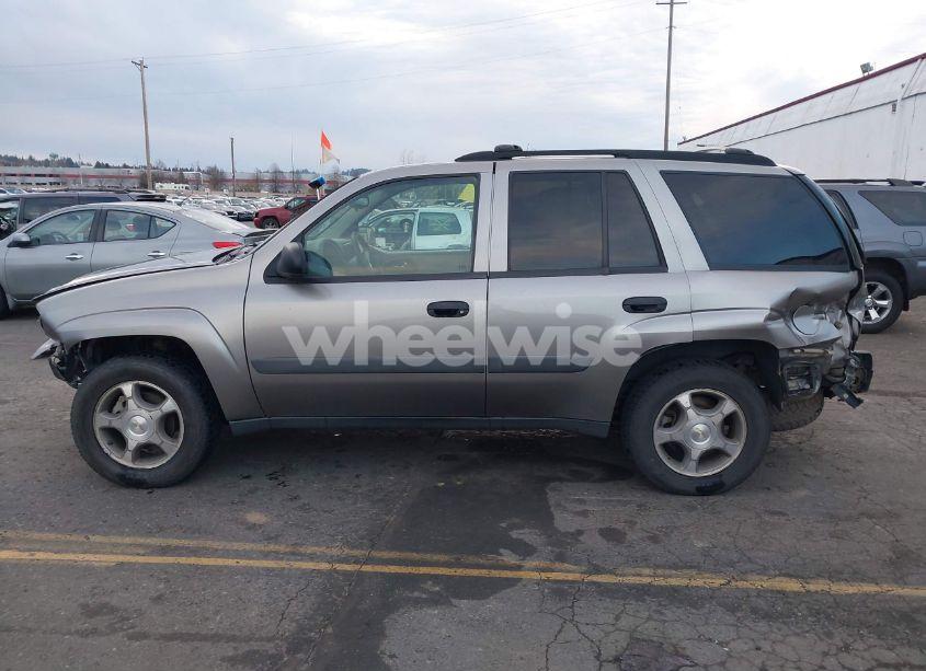 Photo 15 of 2005 Chevrolet Trailblazer LS (VIN 1GNDT13S852230156)