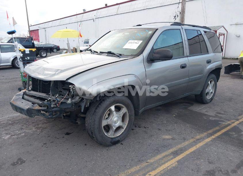 Photo 2 of 2005 Chevrolet Trailblazer LS (VIN 1GNDT13S852230156)