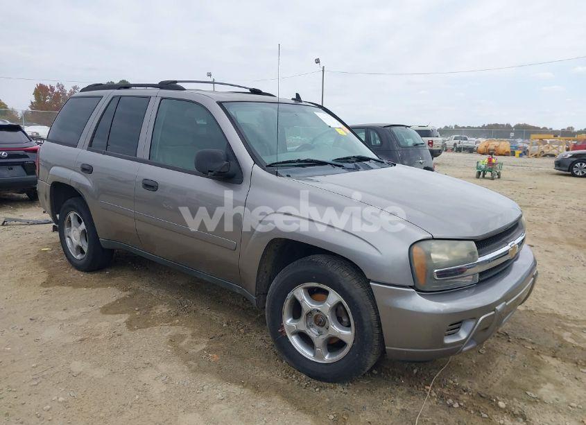 2006 Chevrolet Trailblazer LS (VIN 1GNDT13S862325477) main photo