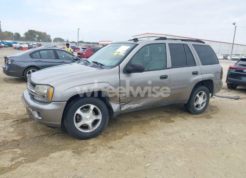 Photo 2 of 2006 Chevrolet Trailblazer LS (VIN 1GNDT13S862325477)