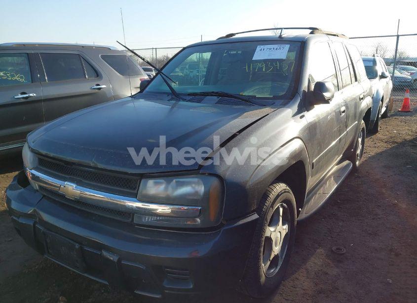 Photo 2 of 2007 Chevrolet Trailblazer LS (VIN 1GNDT13S872125992)