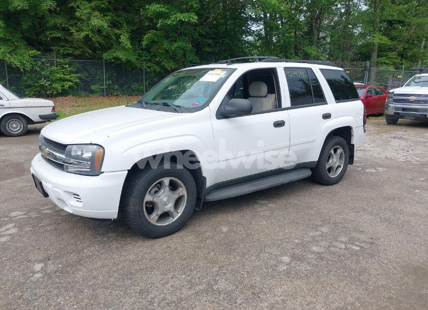 Photo 2 of 2007 Chevrolet Trailblazer LS (VIN 1GNDT13S872273057)