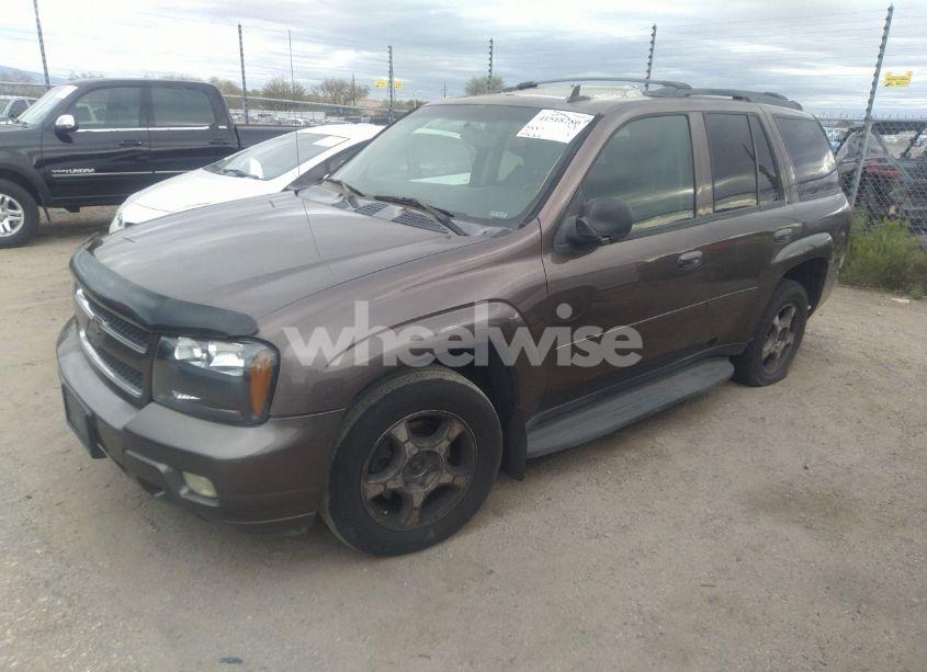 Photo 2 of 2008 Chevrolet Trailblazer LT (VIN 1GNDT13S882103833)