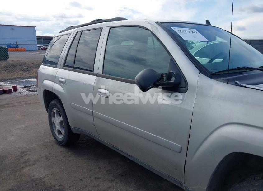 Photo 12 of 2008 Chevrolet Trailblazer LT (VIN 1GNDT13S882211093)