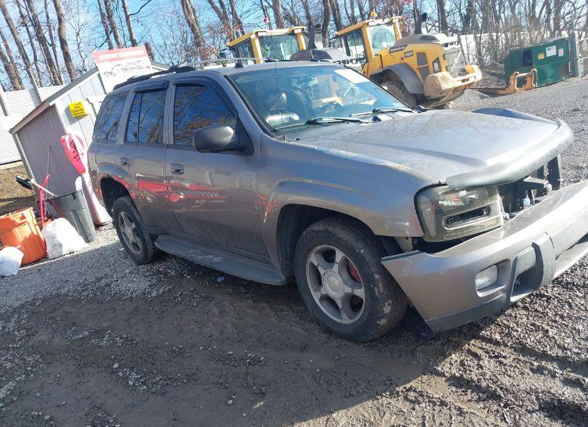 2005 Chevrolet Trailblazer LT (VIN 1GNDT13S952328791) main photo
