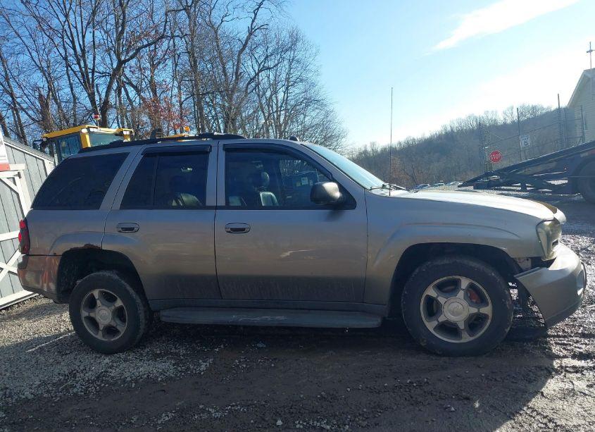 Photo 13 of 2005 Chevrolet Trailblazer LT (VIN 1GNDT13S952328791)