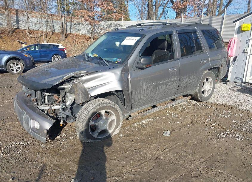 Photo 2 of 2005 Chevrolet Trailblazer LT (VIN 1GNDT13S952328791)