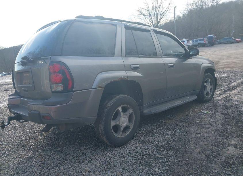 Photo 4 of 2005 Chevrolet Trailblazer LT (VIN 1GNDT13S952328791)