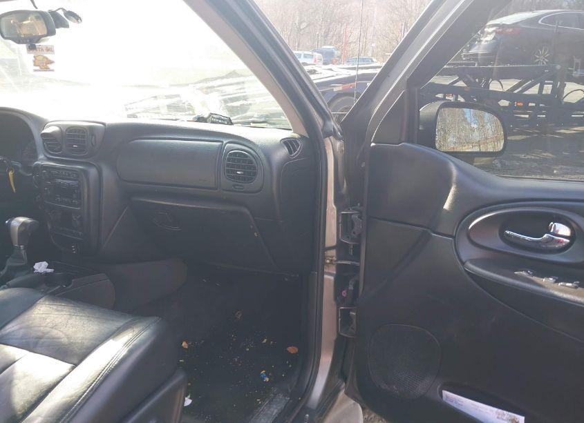 Photo 5 of 2005 Chevrolet Trailblazer LT (VIN 1GNDT13S952328791)