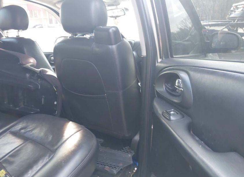 Photo 8 of 2005 Chevrolet Trailblazer LT (VIN 1GNDT13S952328791)