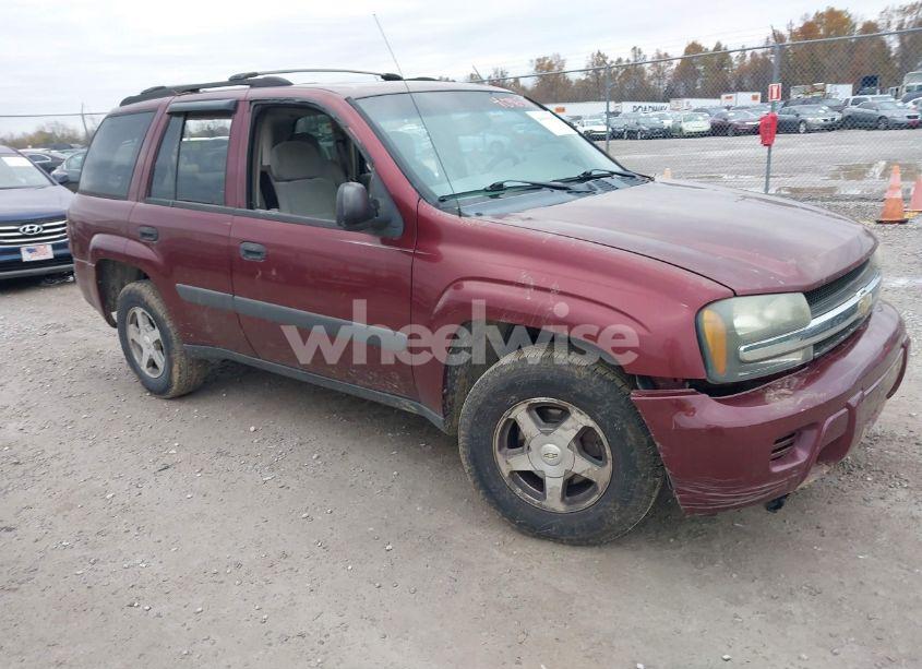 2005 Chevrolet Trailblazer LS (VIN 1GNDT13S952370670) main photo