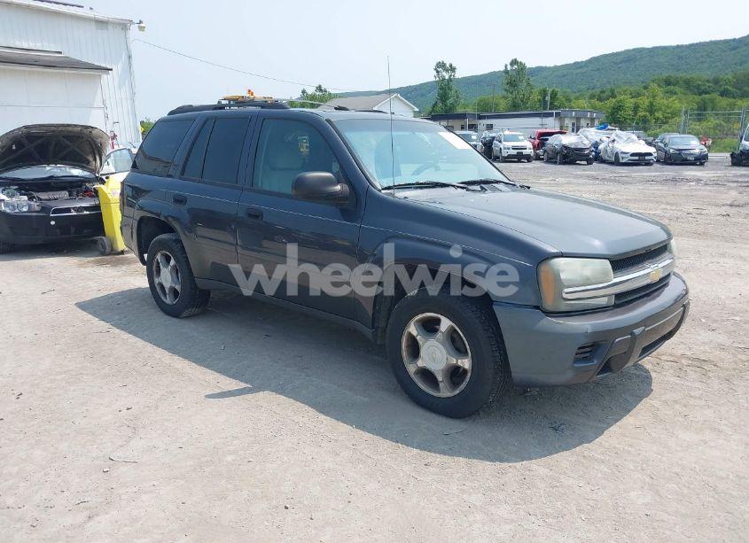 2007 Chevrolet Trailblazer LS (VIN 1GNDT13S972183321) main photo
