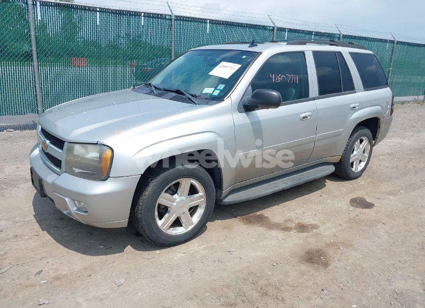 Photo 2 of 2008 Chevrolet Trailblazer LT (VIN 1GNDT13S982158436)