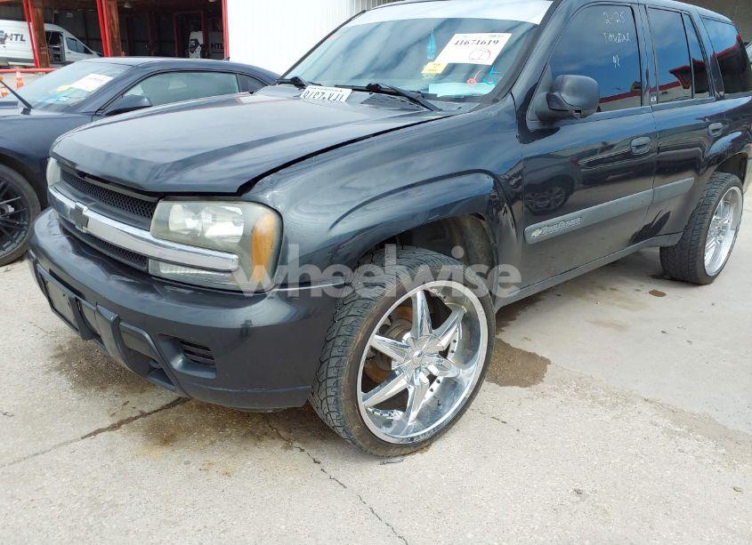 Photo 2 of 2003 Chevrolet Trailblazer LS (VIN 1GNDT13SX32370433)