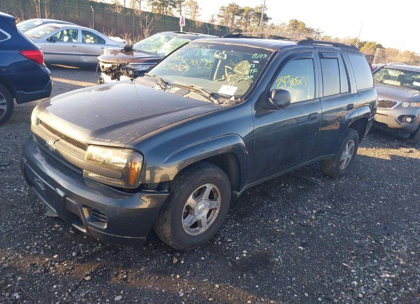 Photo 2 of 2004 Chevrolet Trailblazer LS (VIN 1GNDT13SX42150484)