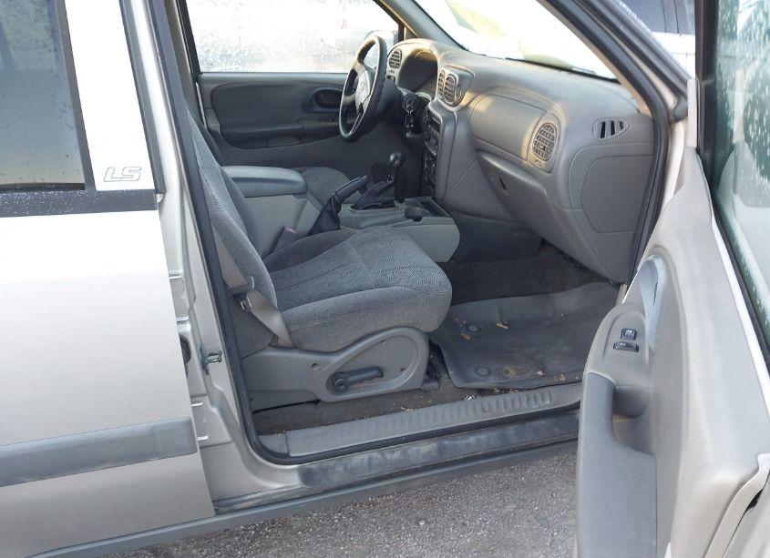 Photo 5 of 2004 Chevrolet Trailblazer LS (VIN 1GNDT13SX42218329)