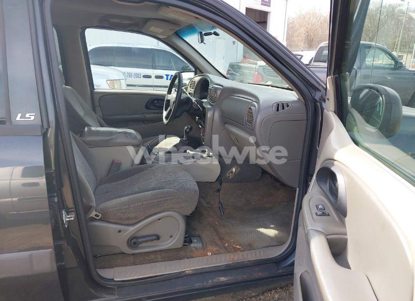 Photo 5 of 2004 Chevrolet Trailblazer LS (VIN 1GNDT13SX42270673)