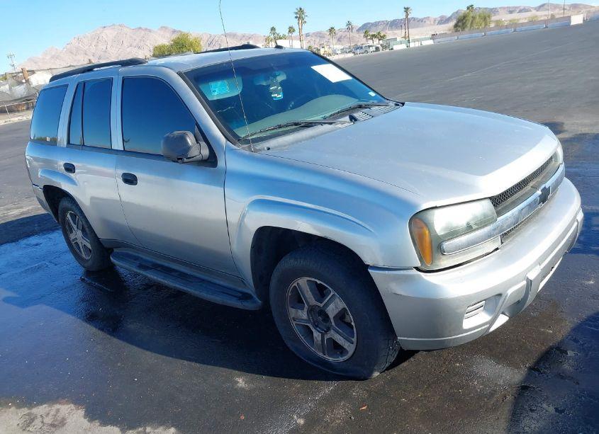 2005 Chevrolet Trailblazer LS (VIN 1GNDT13SX52123514) main photo