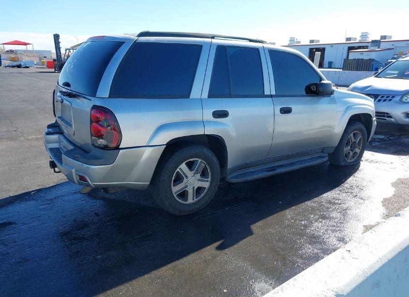 Photo 4 of 2005 Chevrolet Trailblazer LS (VIN 1GNDT13SX52123514)