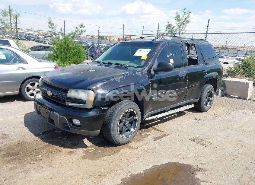 Photo 2 of 2005 Chevrolet Trailblazer LT (VIN 1GNDT13SX52291900)