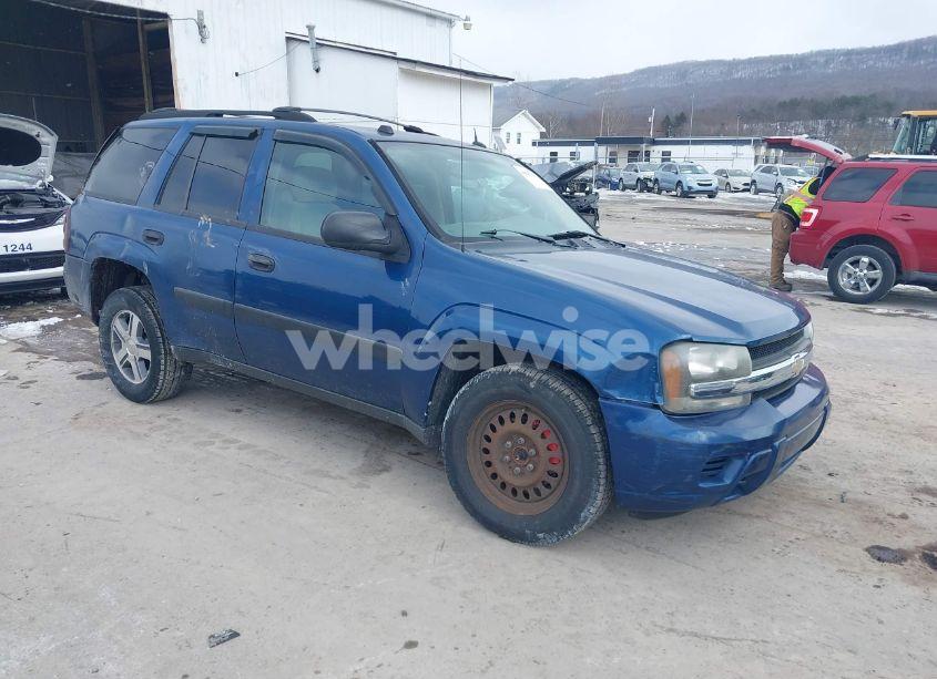 2005 Chevrolet Trailblazer LS (VIN 1GNDT13SX52365039) main photo