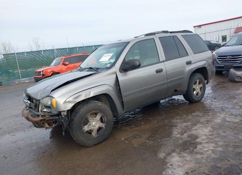 Photo 2 of 2006 Chevrolet Trailblazer LS (VIN 1GNDT13SX62256727)