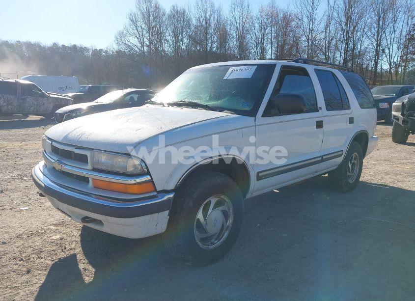 Photo 2 of 2001 Chevrolet Blazer (VIN 1GNDT13W012147527)