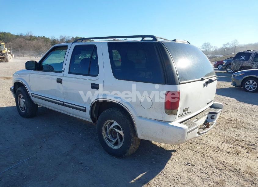 Photo 3 of 2001 Chevrolet Blazer (VIN 1GNDT13W012147527)