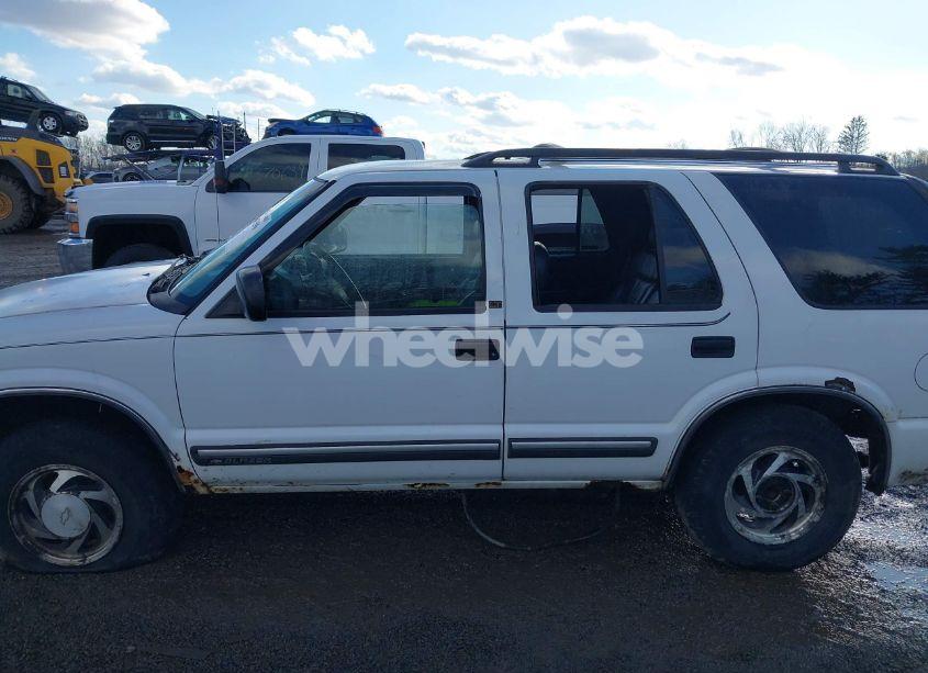 Photo 15 of 2001 Chevrolet Blazer LT (VIN 1GNDT13W012158849)