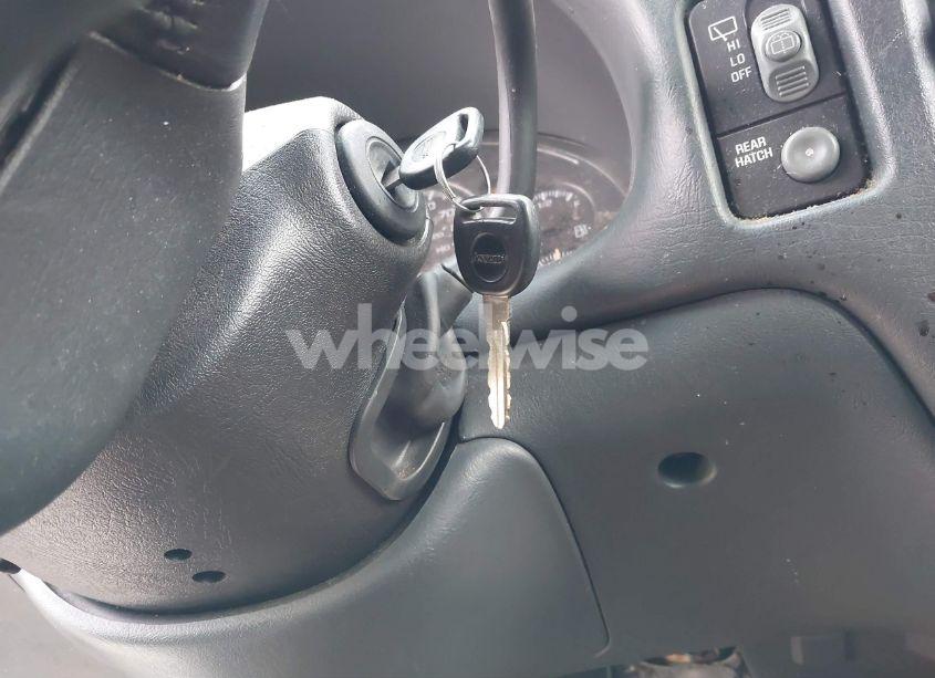 Photo 11 of 2001 Chevrolet Blazer LT (VIN 1GNDT13W01K256649)