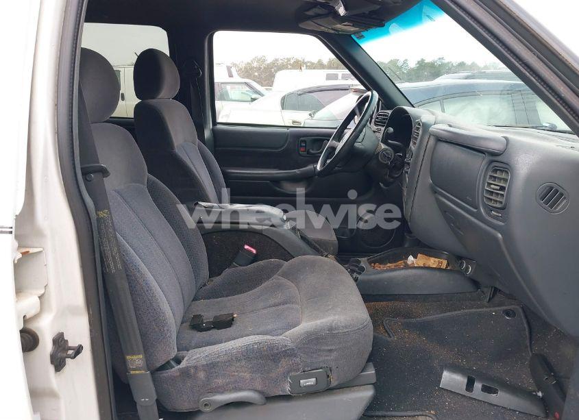 Photo 5 of 2001 Chevrolet Blazer LT (VIN 1GNDT13W01K256649)