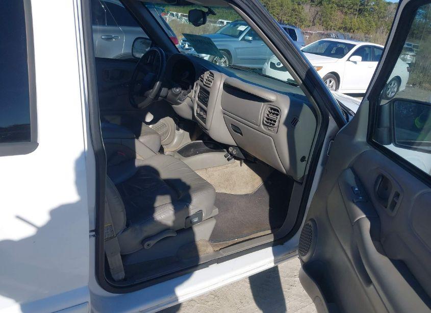 Photo 5 of 2002 Chevrolet Blazer LS (VIN 1GNDT13W02K111595)