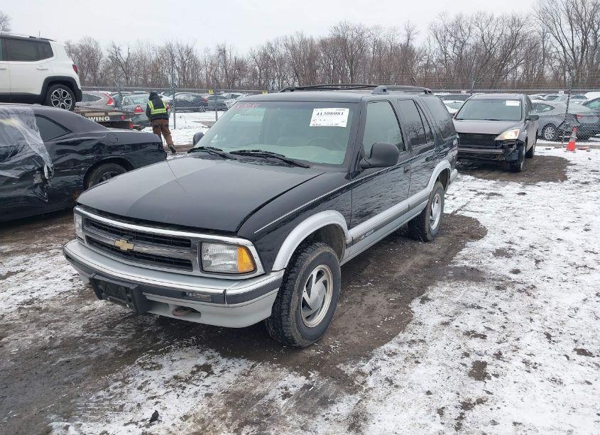 Photo 2 of 1996 Chevrolet Blazer (VIN 1GNDT13W0T2160250)