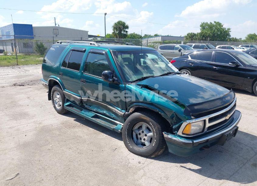 1996 Chevrolet Blazer (VIN 1GNDT13W0T2182667) main photo