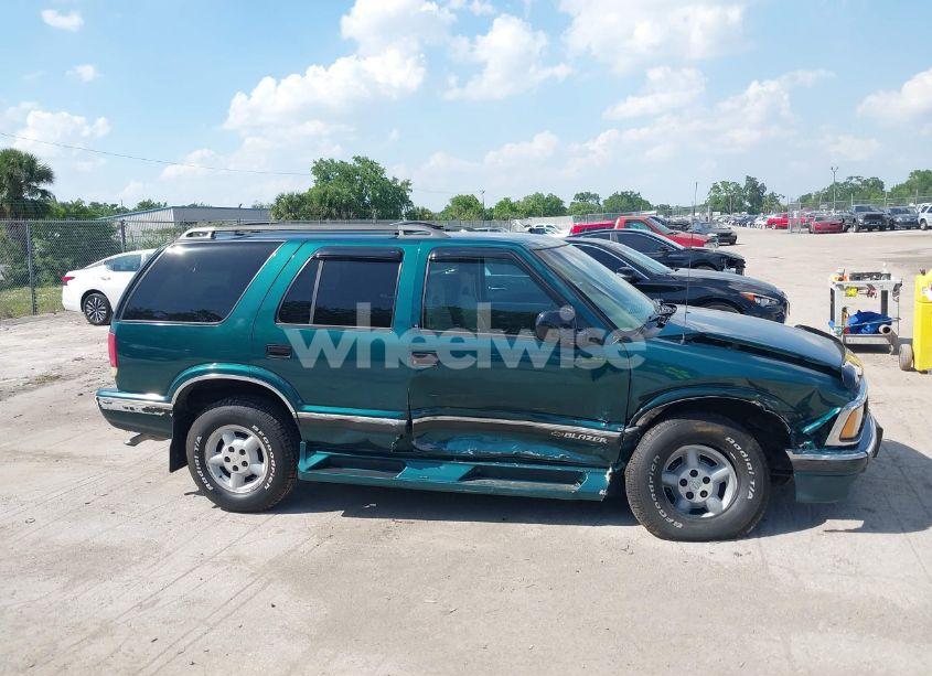 Photo 6 of 1996 Chevrolet Blazer (VIN 1GNDT13W0T2182667)