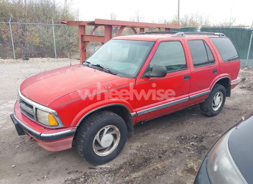 Photo 2 of 1996 Chevrolet Blazer (VIN 1GNDT13W0T2211682)