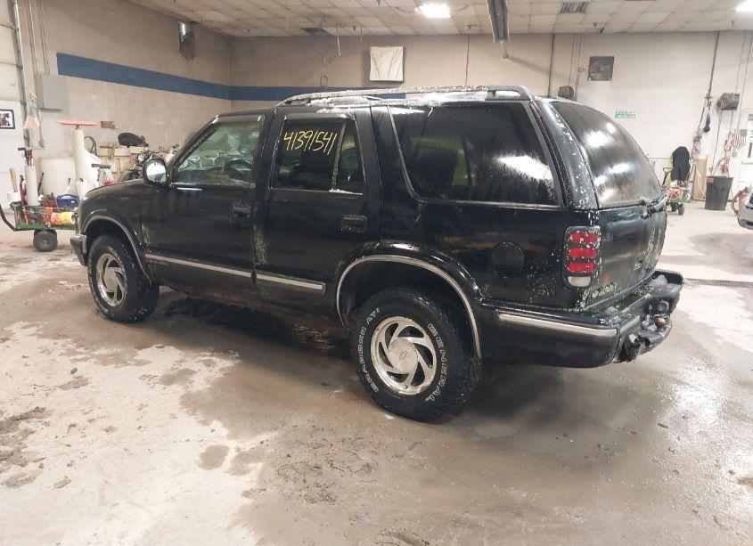 Photo 3 of 1998 Chevrolet Blazer LS (VIN 1GNDT13W0W2206731)