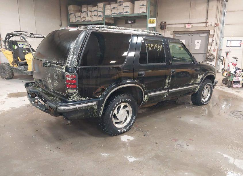 Photo 4 of 1998 Chevrolet Blazer LS (VIN 1GNDT13W0W2206731)