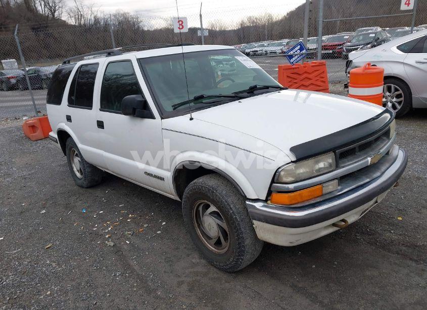 1999 Chevrolet Blazer LT (VIN 1GNDT13W0X2207959) main photo