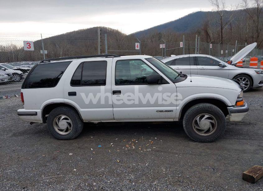Photo 13 of 1999 Chevrolet Blazer LT (VIN 1GNDT13W0X2207959)