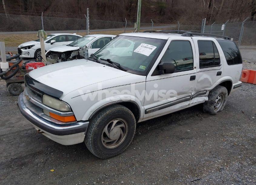Photo 2 of 1999 Chevrolet Blazer LT (VIN 1GNDT13W0X2207959)