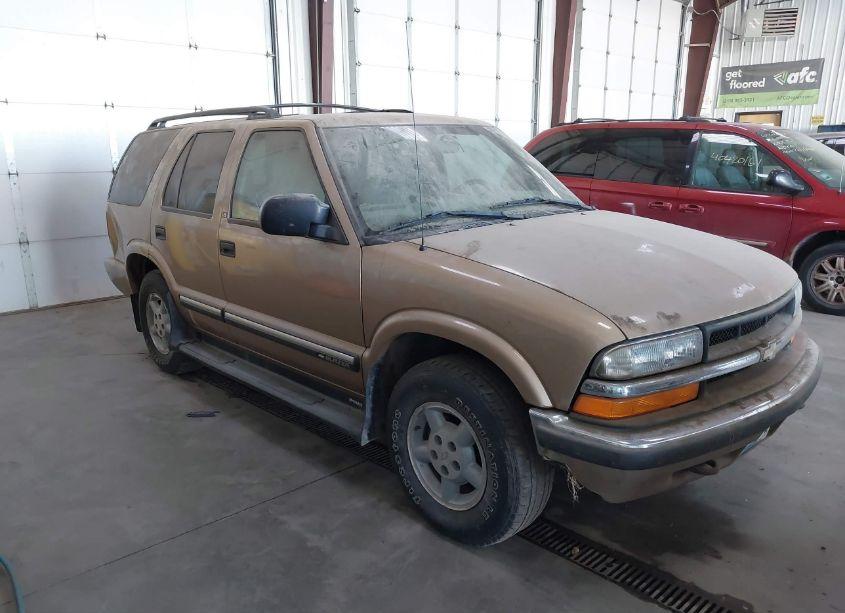 2000 Chevrolet Blazer LS (VIN 1GNDT13W0YK142077) main photo