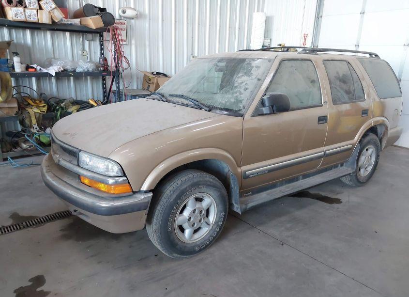 Photo 2 of 2000 Chevrolet Blazer LS (VIN 1GNDT13W0YK142077)