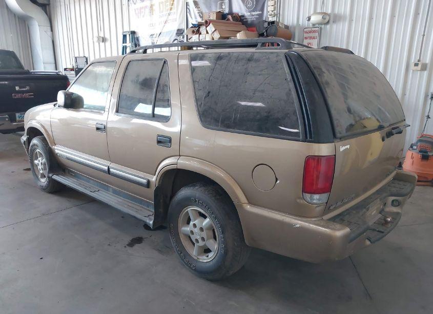 Photo 3 of 2000 Chevrolet Blazer LS (VIN 1GNDT13W0YK142077)
