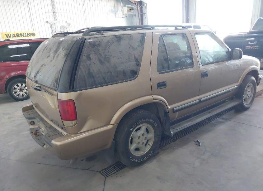 Photo 4 of 2000 Chevrolet Blazer LS (VIN 1GNDT13W0YK142077)